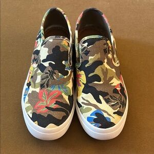 Sun & Stone Floral Camo Slip-On Sneakers Size 8.5